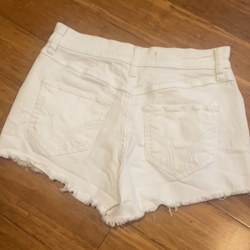 WHITE HOLLISTER HIGH RISE SHORTS - Picture 2 of 4